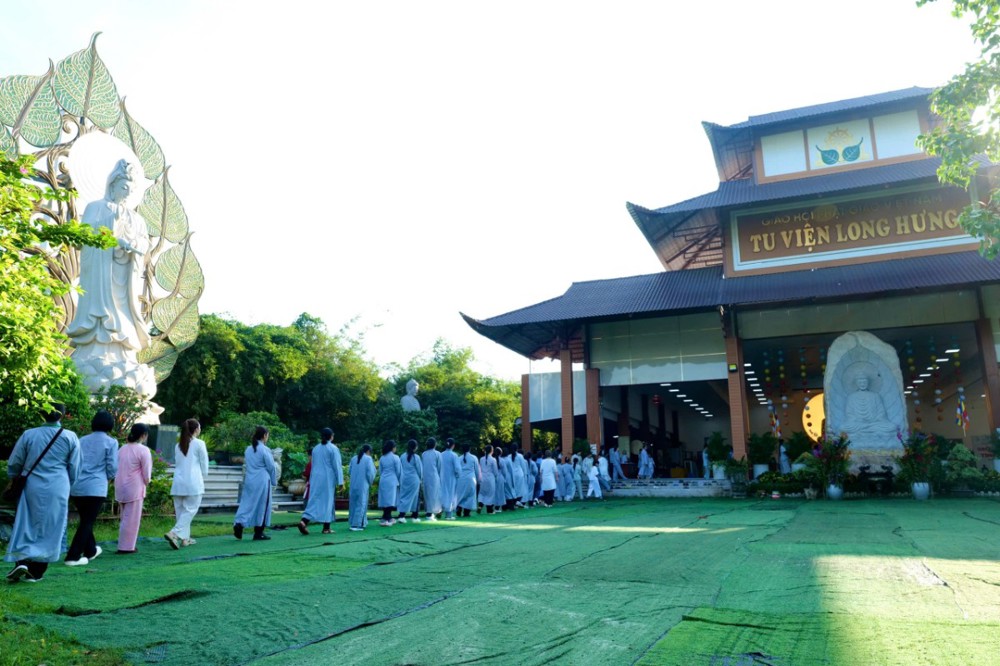 TP.HCM: Khóa tu "Một Ngày Tỉnh Thức” lần thứ 31 chủ đề: “Suối nguồn bình yên giữ mùa An cư kiết hạ”