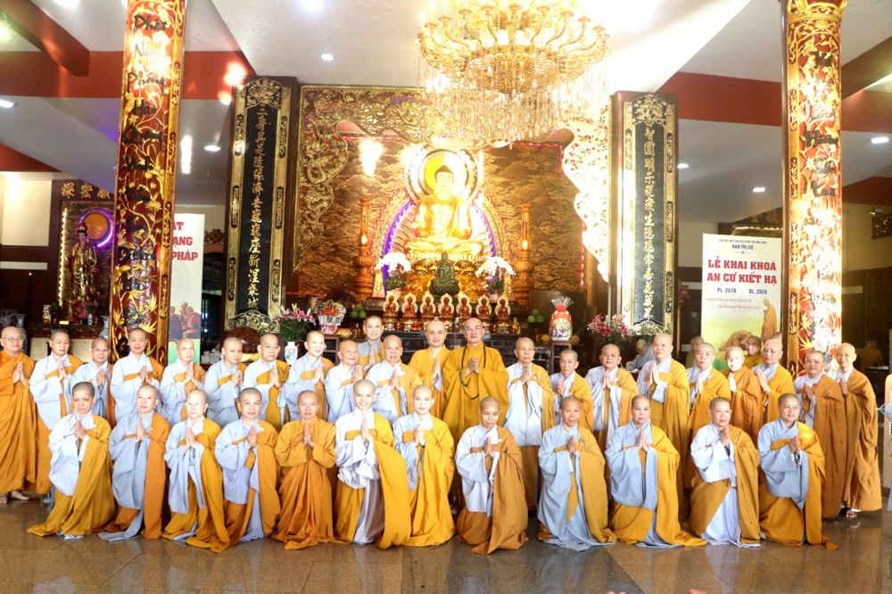 Vĩnh Long: Thắm đượm đạo tình Phân ban Ni giới tỉnh trong hành trình thăm viếng, cúng dường các trường hạ mùa An cư kiết hạ PL. 2570