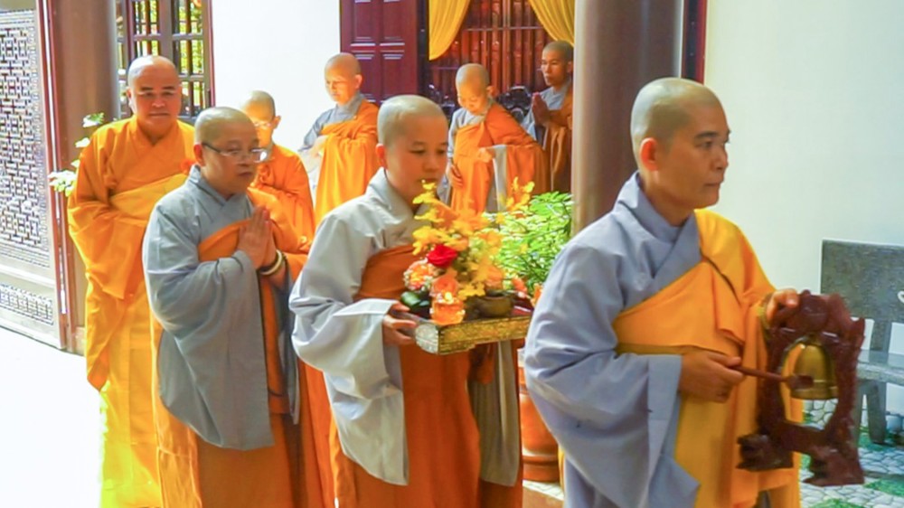 Quảng Ngãi: Thượng tọa Thích Nhuận Pháp thăm và sách tấn Ni chúng tại hạ trường chùa Pháp Hoa