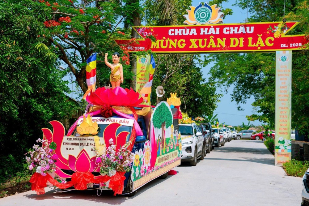 Hải Phòng: Phật giáo phường Dương Kinh hân hoan rước Phật, diễu hành xe hoa kính mừng Phật đản PL.2570 tại chùa Hải Châu