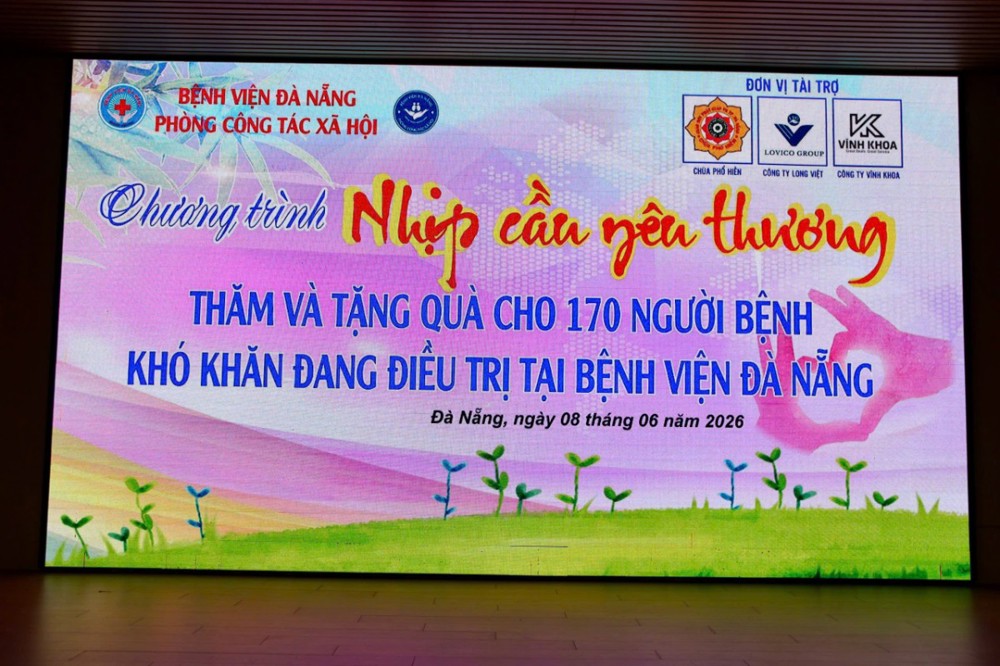 Đà Nẵng: Chùa Phổ Hiền tặng quà cho 170 bệnh nhân tại bệnh viện Đà Nẵng