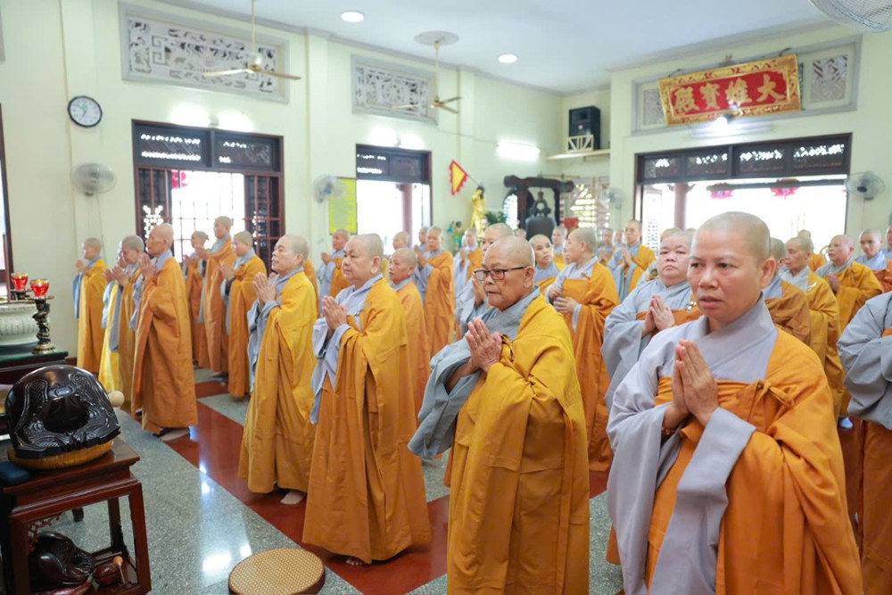 TP.HCM: Ni viện Vạn Hạnh cử hành kỳ bố-tát đầu tiên mùa an cư PL.2570