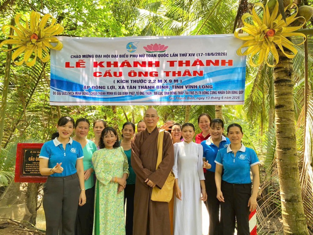 Vĩnh Long: Chùa Thanh Minh tổ chức lễ khánh thành cầu Bà Thiệng và Ông Thân cho bà con nghèo tại xã Tân Thành Bình, tỉnh Vĩnh Long