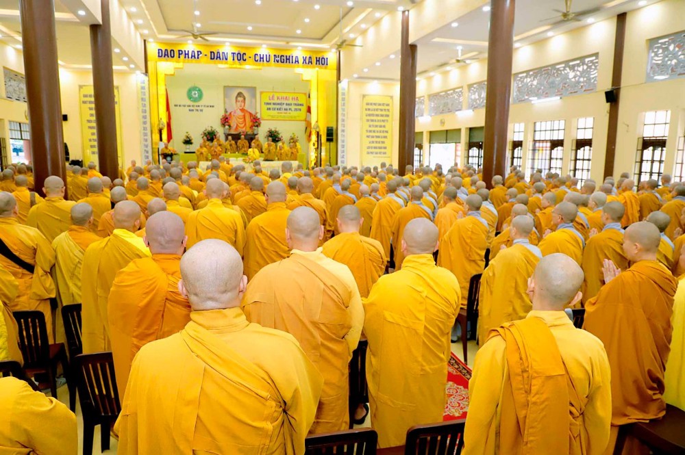 TP.HCM: Chư Tăng Ni hành giả (khu vực Bình Dương) trang nghiêm kỳ Bố-tát đầu tiên mùa An cư Kiết hạ 