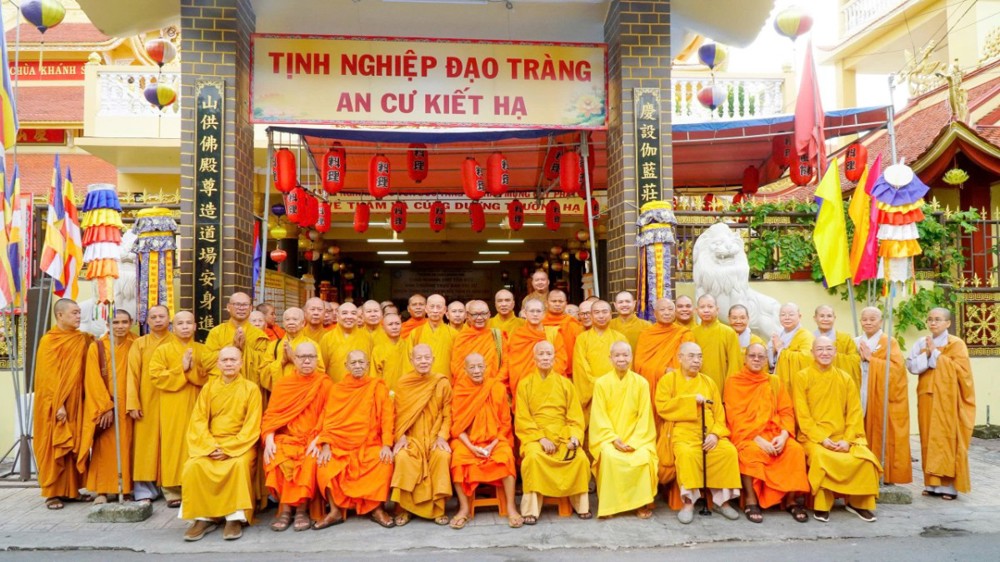 Cần Thơ: Chư Tôn đức lãnh đạo Ban Trị sự thăm và sách tấn chư hành giả An cư tại hạ trường chùa Khánh Sơn, chùa Đại Giác