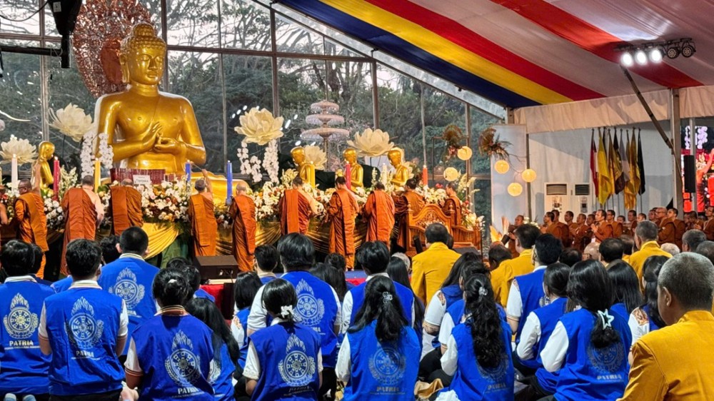 Đoàn Phật tử Việt Nam tham dự Đại lễ An cư nhập hạ và kỷ niệm 50 năm thành lập Tăng già Theravāda Indonesia tại Borobudur