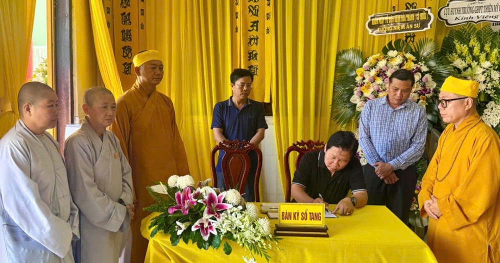 Cà Mau: Phái đoàn Sở Dân tộc và Tôn giáo tỉnh kính viếng tang lễ Hòa thượng Thích Phước Lợi