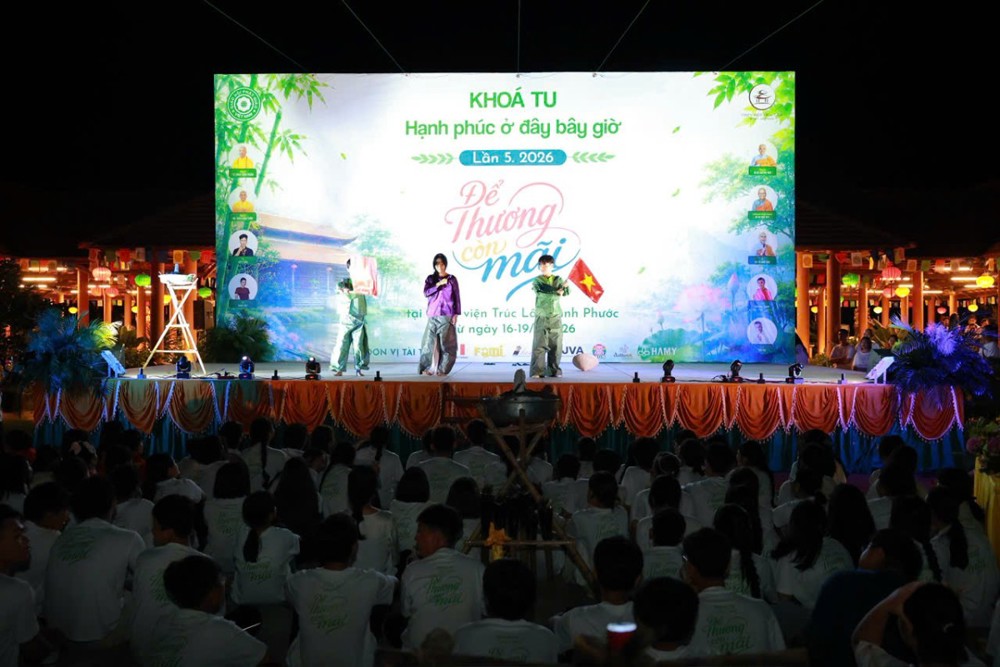 Đồng Nai: Khóa tu “Hạnh phúc ở đây bây giờ” lần V: Người trẻ lan tỏa yêu thương qua thời trang tái chế và âm nhạc