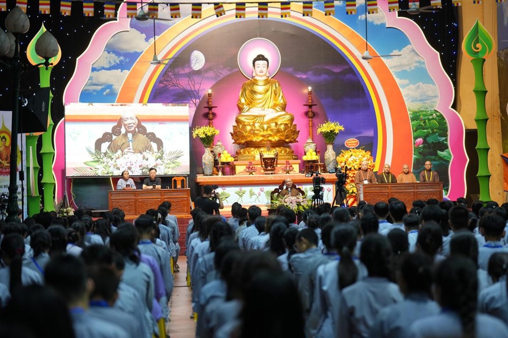 "Biết ơn và Xin lỗi" – Đêm lắng tâm gieo hạt giống hiếu kính tại Khóa Sinh hoạt Phật pháp mùa hè chùa Bằng