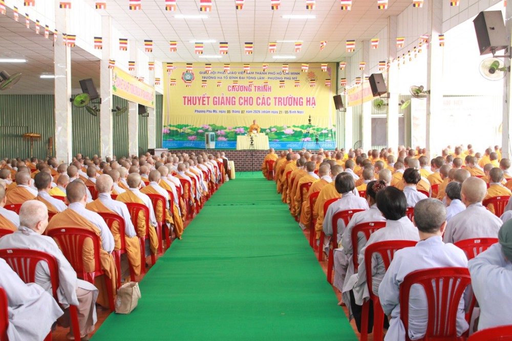 TP.HCM: Hòa thượng Thích Huệ Thông thuyết giảng đến gần 2.000 hành giả an cư khu vực Phú Mỹ