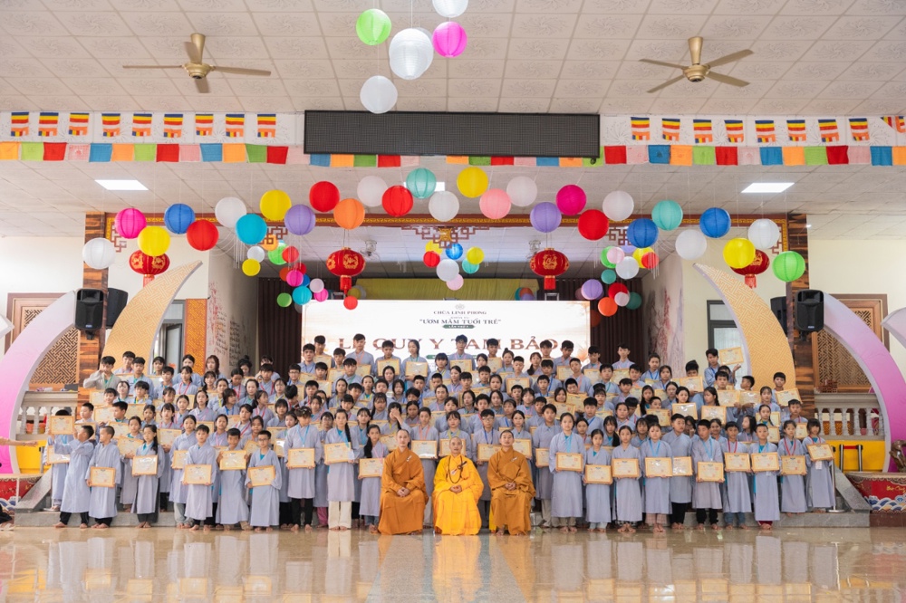 Đắk Lắk: Chùa Linh Phong tổ chức Lễ quy y Tam bảo cho gần 200 khóa sinh khóa tu “Ươm Mầm Tuổi Trẻ” lần thứ VII