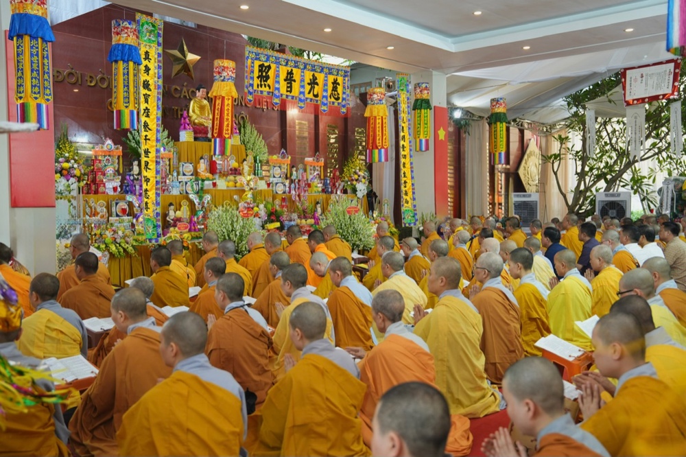 Hà Nội: 100 Chư Tôn đức Tăng Ni trang nghiêm làm lễ tưởng niệm AHLS nhân ngày 27/07