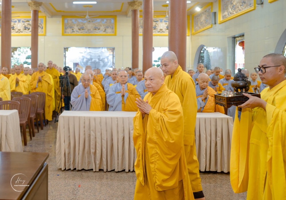 TP.HCM: Trưởng lão Hòa thượng Chủ tịch thăm trường hạ chùa Vạn Đức