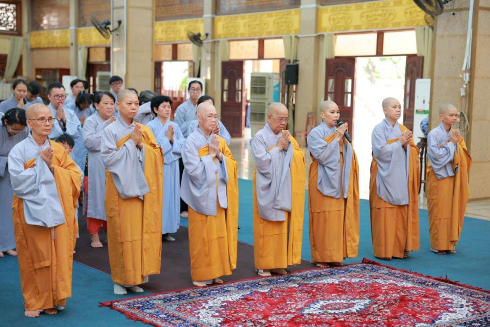 TP.HCM: Đạo tràng Ni viện Vạn Hạnh cúng dường các trường hạ tập trung khu vực Nam Sài Gòn