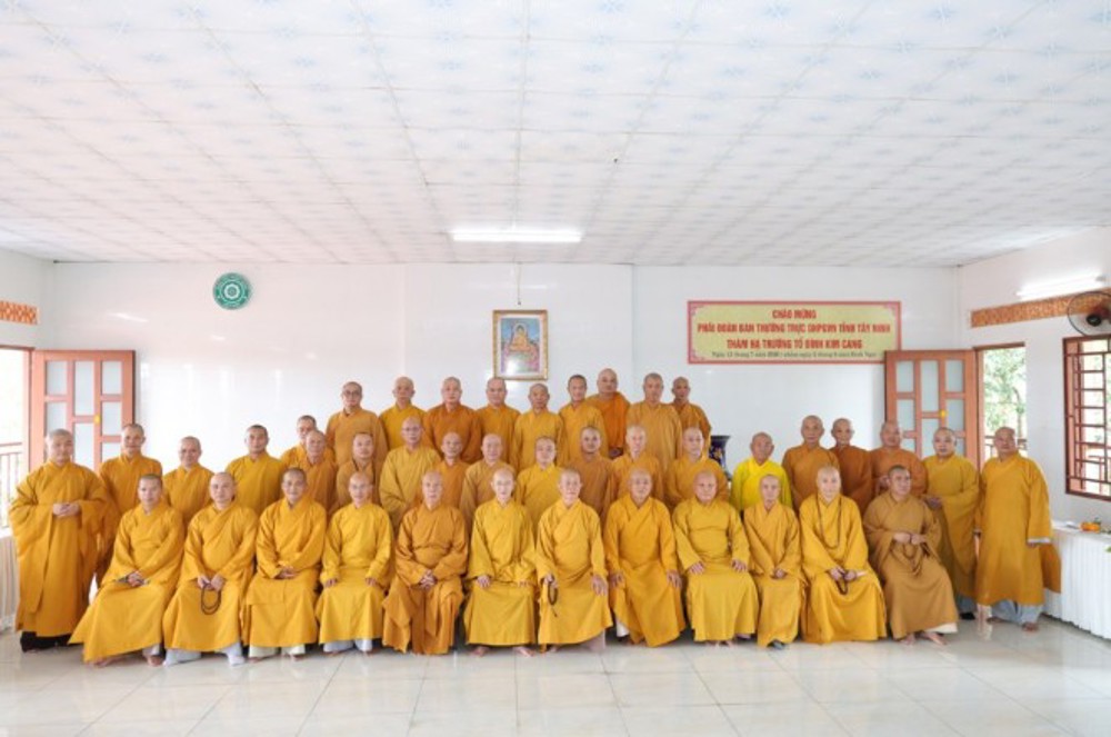 Tây Ninh: Ban Thường trực BTS GHPGVN tỉnh thăm và cúng dường Trường hạ chùa Kim Cang