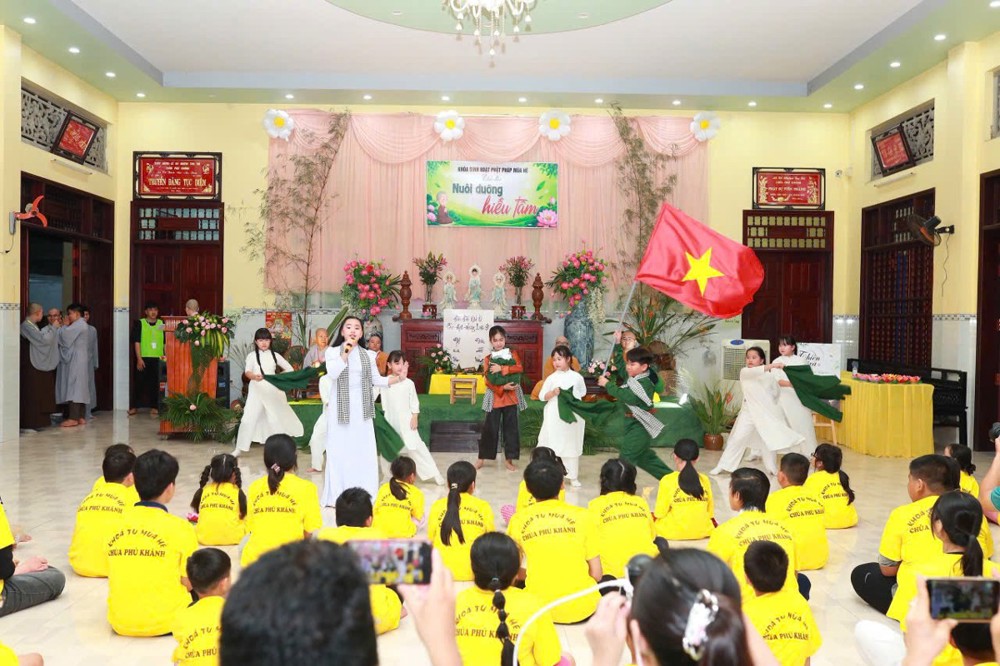 Đồng Tháp: Đêm thắp nến tưởng niệm Anh hùng Liệt sĩ - Tri ân công đức sinh thành tại chùa Phú Khánh