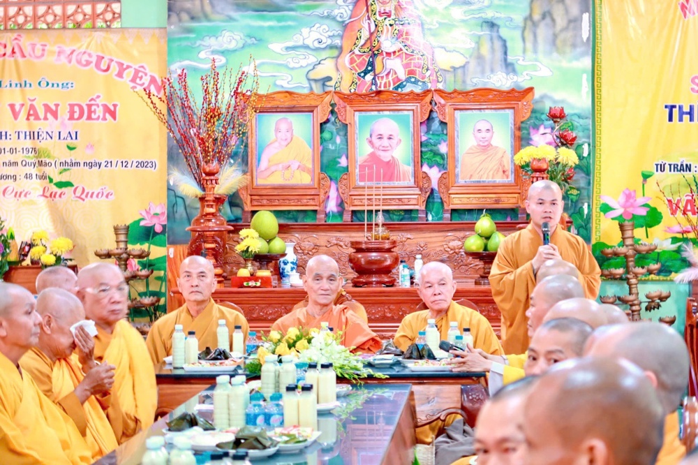 Tông phong Liên tông Tịnh độ Non Bồng thăm, sách tấn và cúng dường tại trường hạ Tổ đình Linh Sơn