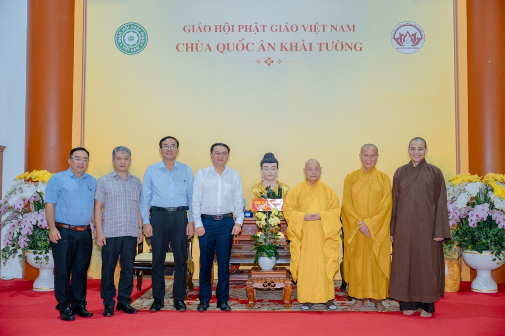 Tân Giám đốc Sở Dân tộc và Tôn giáo TP.HCM thăm Trưởng lão Hòa thượng Chủ tịch
