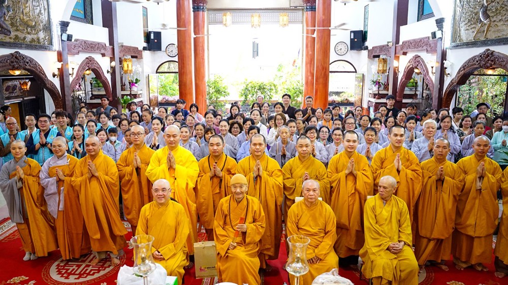 TP.HCM: Quỹ học bổng “Cùng Em Đến Trường” tổ chức hành trình cúng dường các trường hạ mùa An cư kiết hạ PL.2570