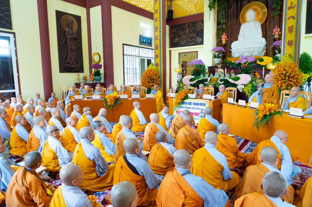 Lâm Đồng: Phân ban Ni giới Trung ương thăm, sách tấn và cúng dường trường hạ Ni tại Tổ đình Linh Phong