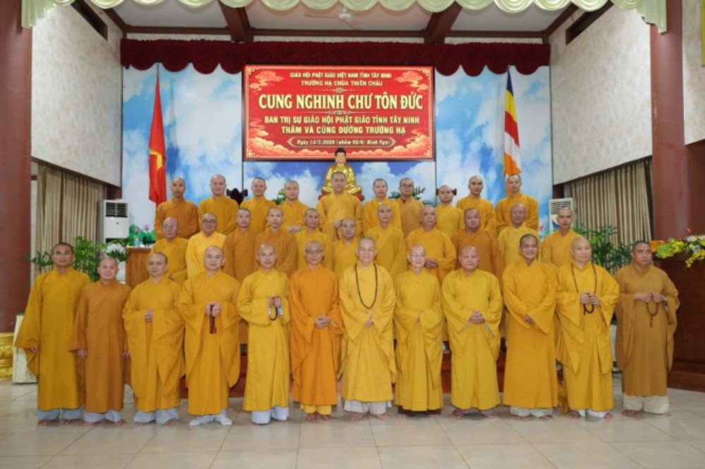 Tây Ninh: Ban Trị sự GHPGVN tỉnh thăm, sách tấn và cúng dường trường hạ chùa Thiên Châu