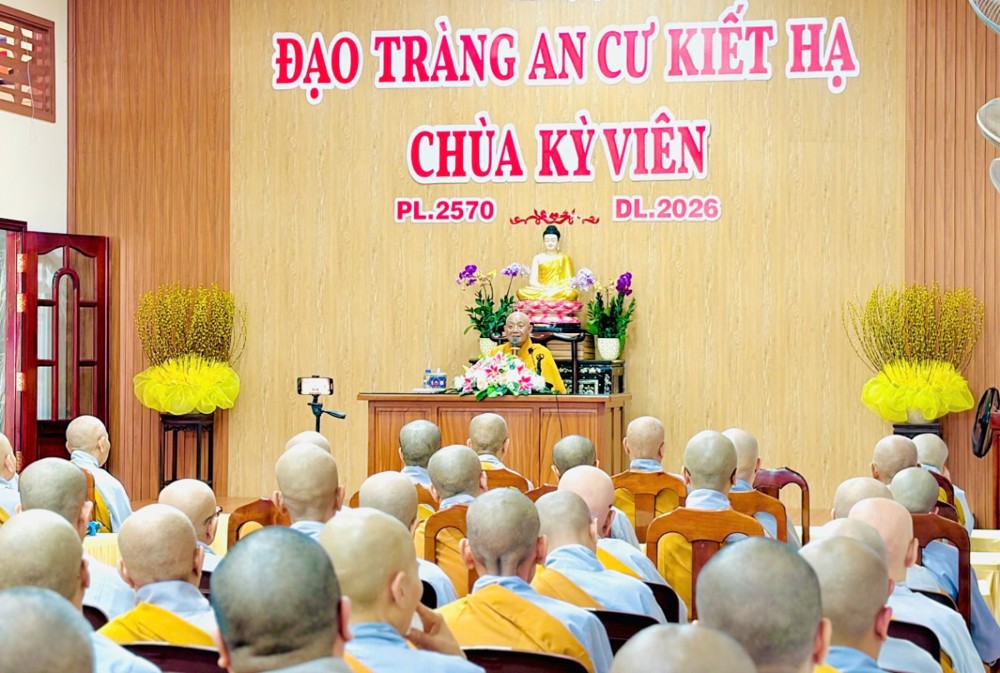 Vĩnh Long: Trưởng lão Hòa thượng Thích Minh Thông thuyết giới tại đạo tràng an cư chùa Kỳ Viên