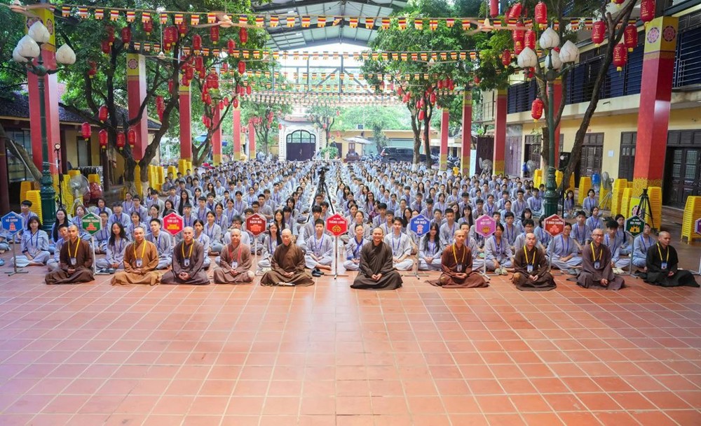 Ngày thứ 5 Khóa sinh hoạt Phật pháp mùa hè tại chùa Bằng: Gieo tình yêu thủ đô qua từng địa danh lịch sử