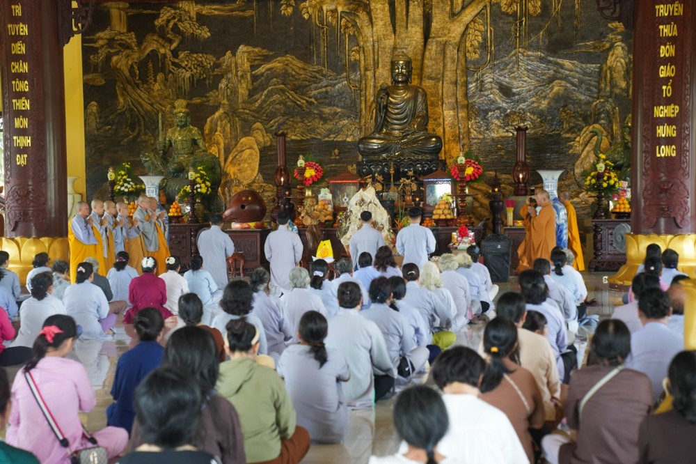 Chùa Pháp Hưng và Tịnh thất Pháp Thủy thăm, cúng dường các trường hạ mùa An cư kiết hạ PL.2570