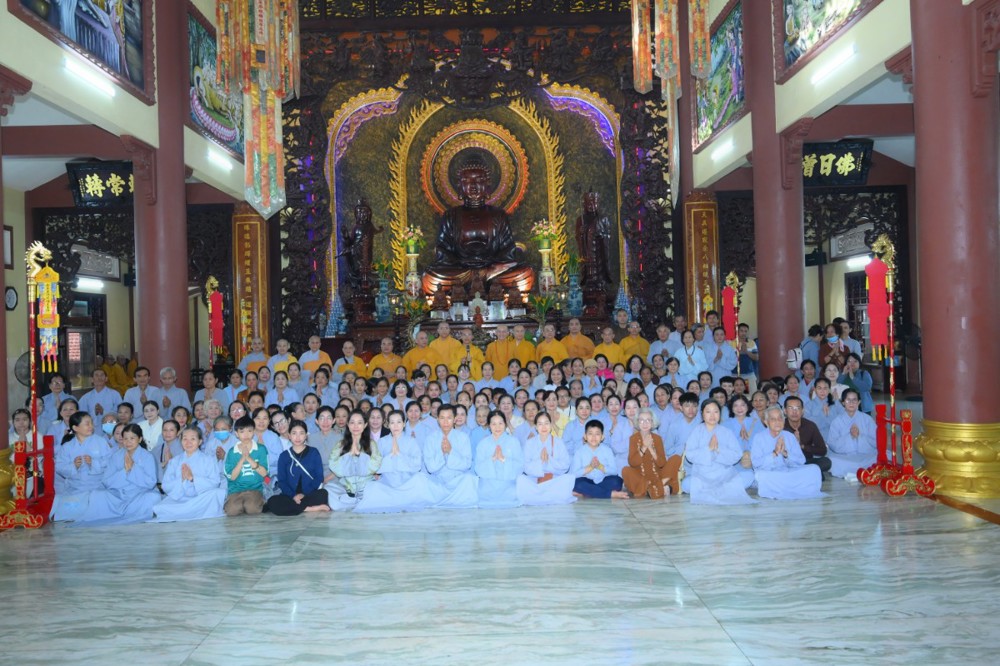 Tây Ninh: Phật giáo khu vực TP.Tân An (cũ) thăm và cúng dường 14 trú xứ An cư Kiết hạ