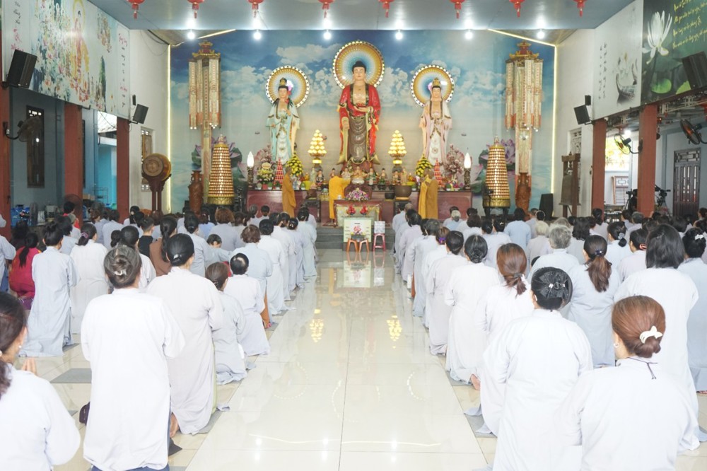 Đà Nẵng: Thượng tọa Thích Thiện Xuân thuyết giảng tại khóa tu “Một ngày an lạc” chùa Bà Đa