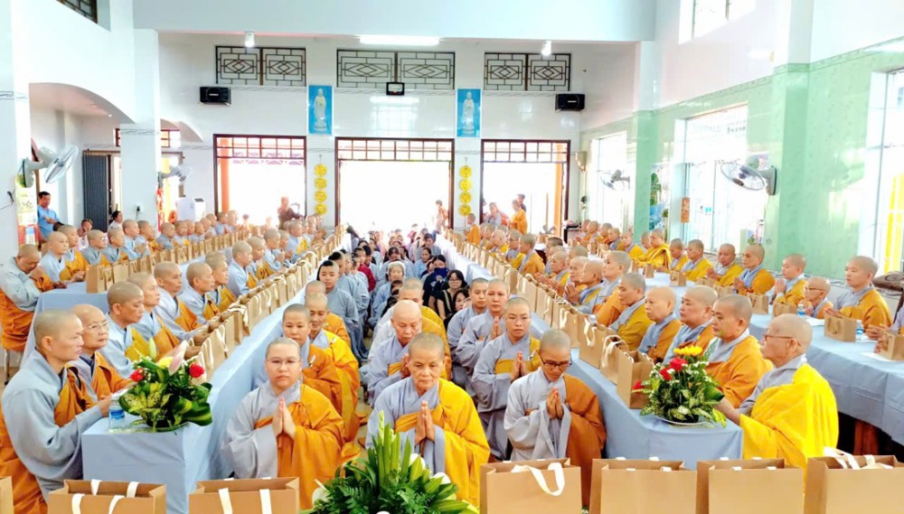 Vĩnh Long: Hạ trường Ni chùa Thành Tâm - khu vực Trà Vinh trang nghiêm tổ chức lễ cúng dường sớt bát gieo duyên mùa An cư kiết hạ PL.2570 – DL.2026
