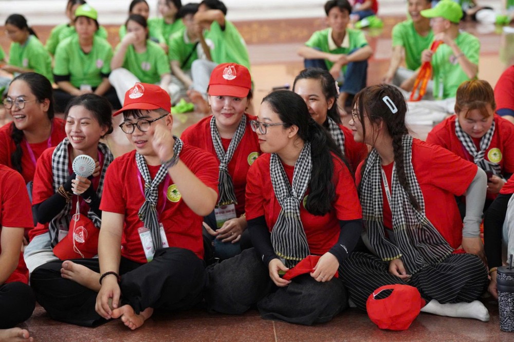 TP.Đồng Nai: Tình nguyện viên áo đỏ, Phụng sự bằng cả trái tim
