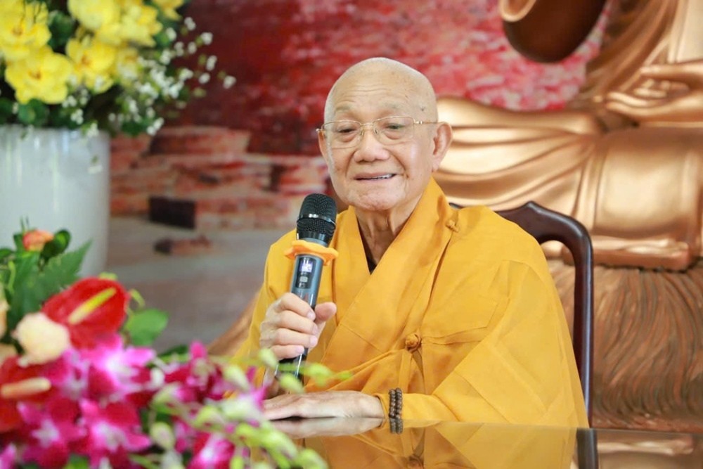 Khánh Hòa: Trưởng lão Hoà thượng Thích Minh Thông giáo giới trực tuyến chư hành giả an cư khu vực Nam Khánh Hòa