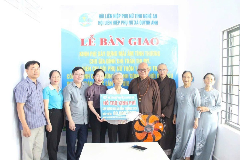 Nghệ An: Chùa Đông Yên đồng hành cùng Hội Liên hiệp Phụ nữ xã Quỳnh Anh trao mái ấm nghĩa tình đến hộ khó khăn
