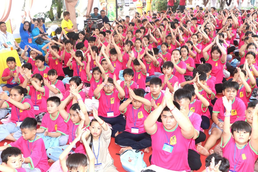  Vĩnh Long: Khóa tu mùa hè “Hương Sen Đồng Khởi” lần IV khép lại – Gieo hạt giống thiện lành cho hành trình trưởng thành