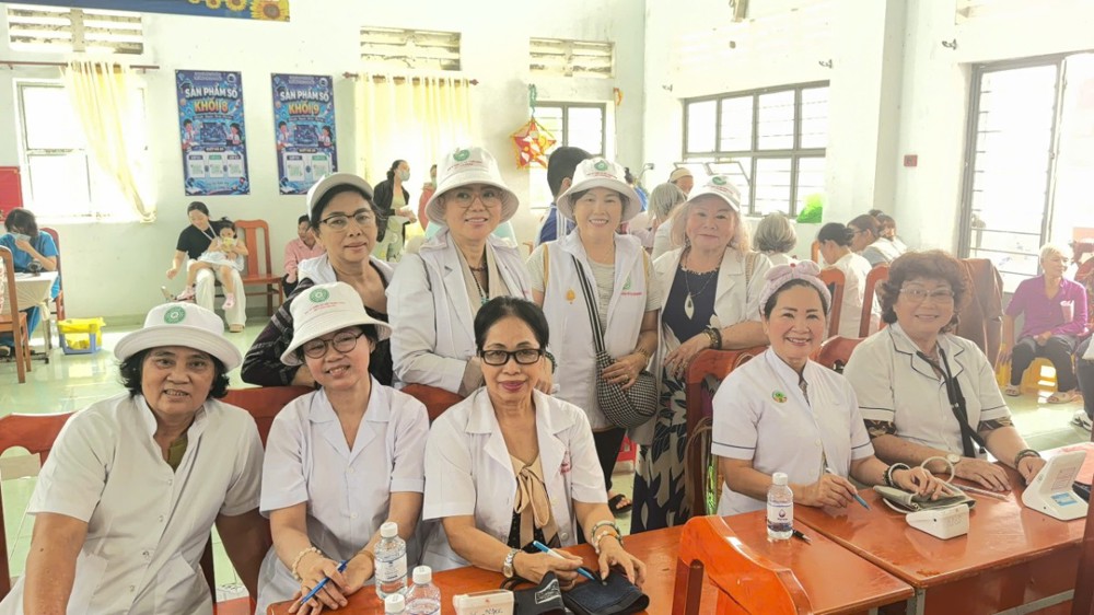 TP.HCM: Ban TT-XH Trung ương khám bệnh, trao 200 phần quà hỗ trợ người dân khó khăn tại Cần Giờ