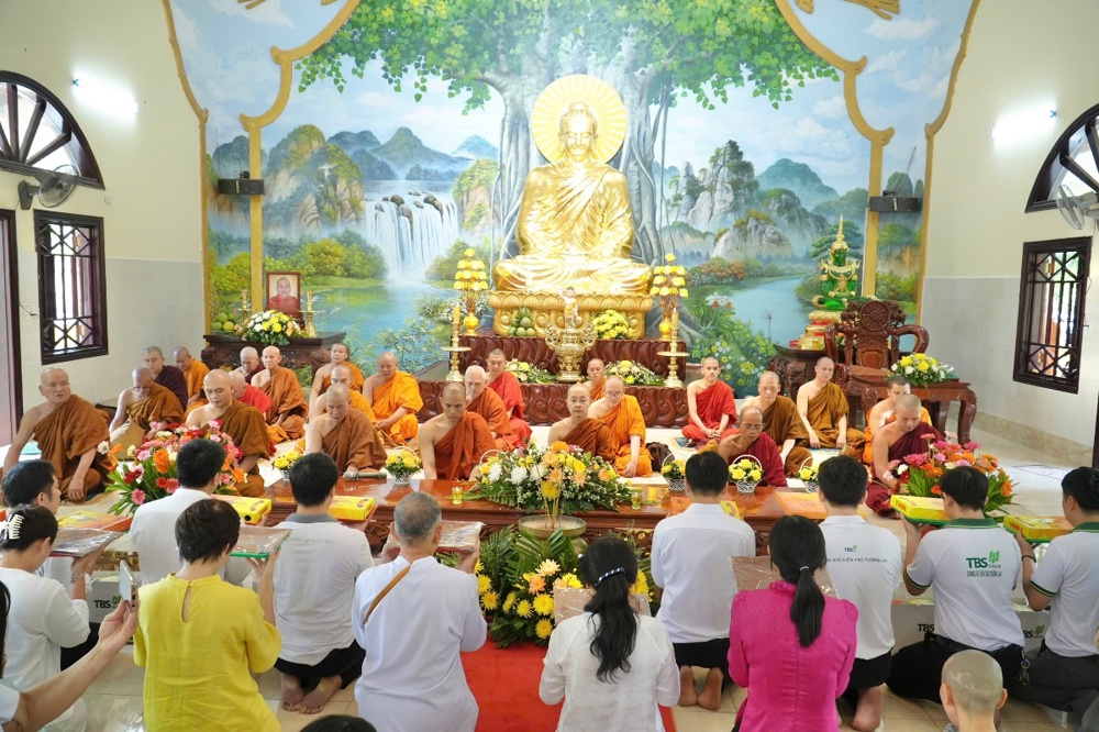 TP.HCM: Chùa Giác Hoàng làm Lễ dâng y Tắm mưa bước vào mùa an cư truyền thống Nam tông