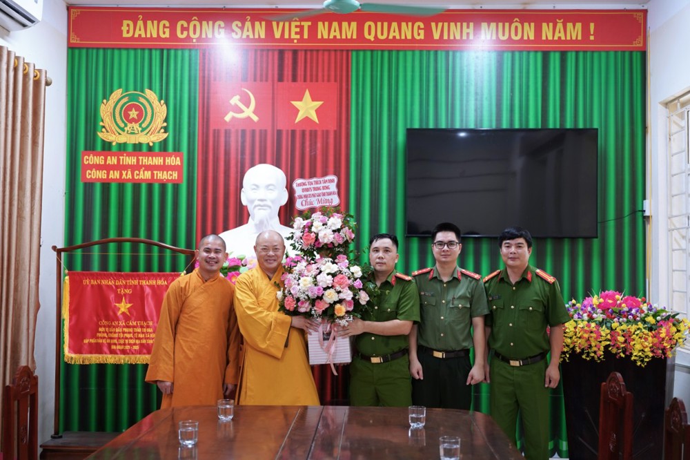 Thanh Hóa: Thượng tọa Thích Tâm Định thăm, chúc mừng lực lượng An ninh các xã Thọ Xuân, Cẩm Thủy và Cẩm Thạch