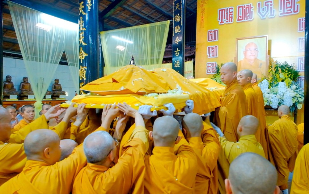 Vĩnh Long: Chư Tôn giáo phẩm cử hành lễ nhập kim quan Trưởng lão Hòa thượng Thích Phước Tú