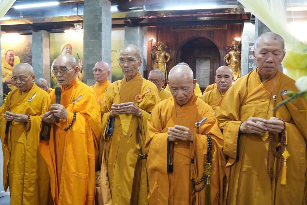 Vĩnh Long: Ngày đầu tiên các đoàn đến kính viếng giác linh Trưởng lão Hòa thượng Thích Phước Tú