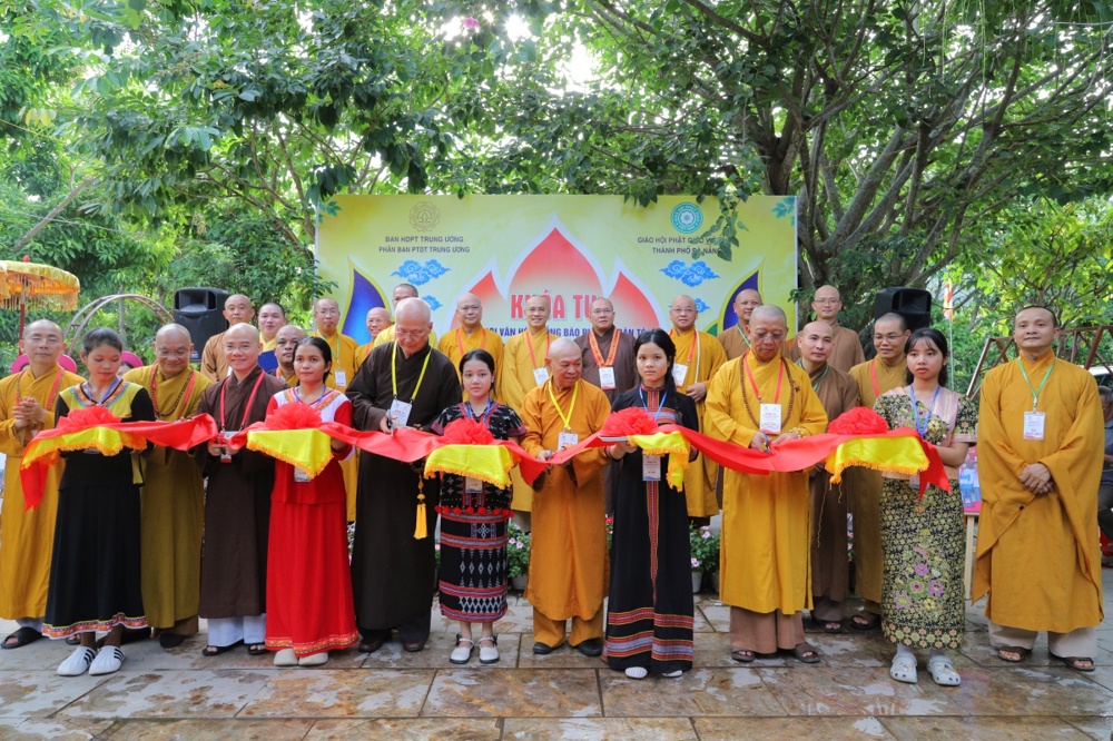 Đà Nẵng: Khai mạc Triển lãm Đặc sản và Giao lưu Văn hóa các dân tộc Tây Nguyên tại Chùa Linh Ứng Bãi Bụt