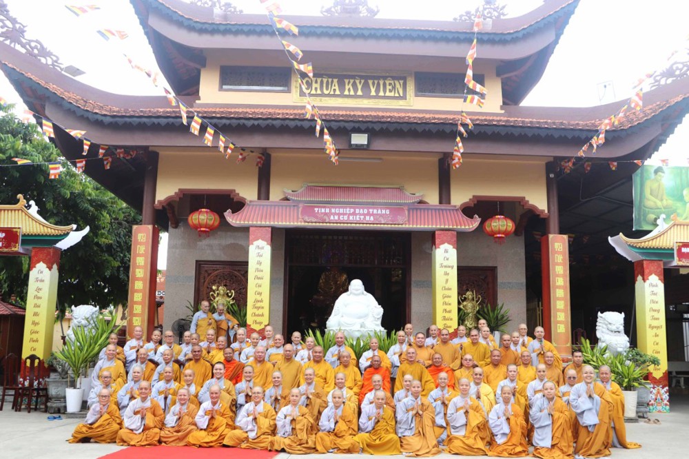 Vĩnh Long: Ban Trị sự GHPGVN tỉnh khép lại chuyến thăm hỏi, sách tấn và cúng dường 7 điểm an cư kiết hạ tập trung PL.2570 – DL.2026
