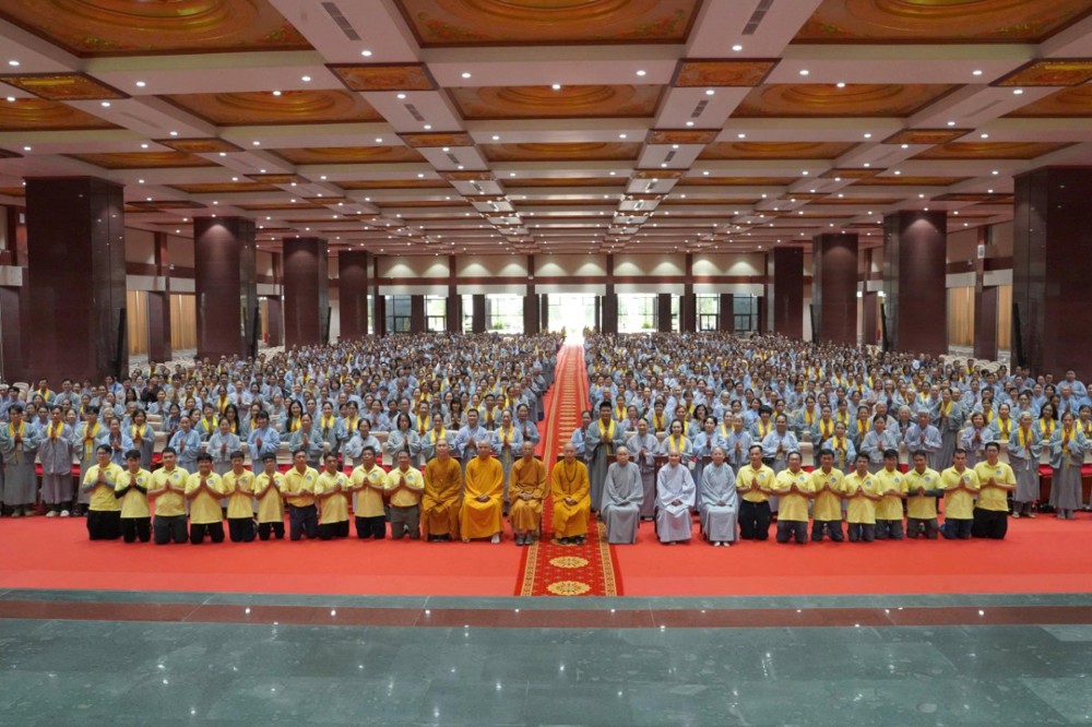 TP.HCM: Hàng ngàn Phật tử tham dự khóa tu “Một ngày an lạc” tại Học viện Phật giáo Việt Nam TP.HCM