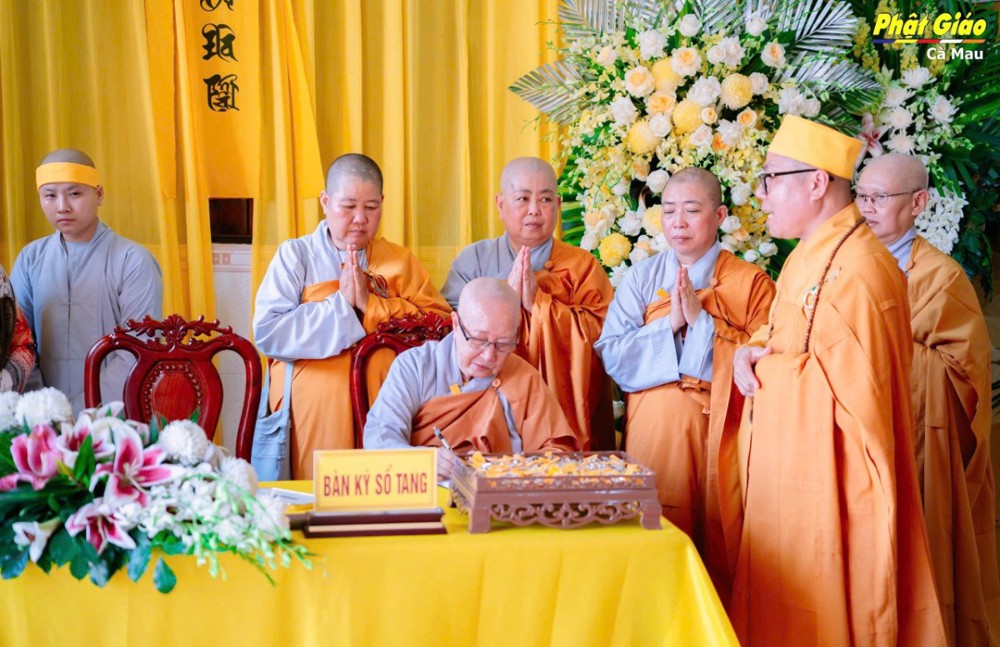 Cà Mau: Nghẹn ngào tình đồng hương Linh Sơn pháp lữ, Ni trưởng Thích Nữ Như Như kính viếng Giác linh Hòa thượng Thích Phước Lợi