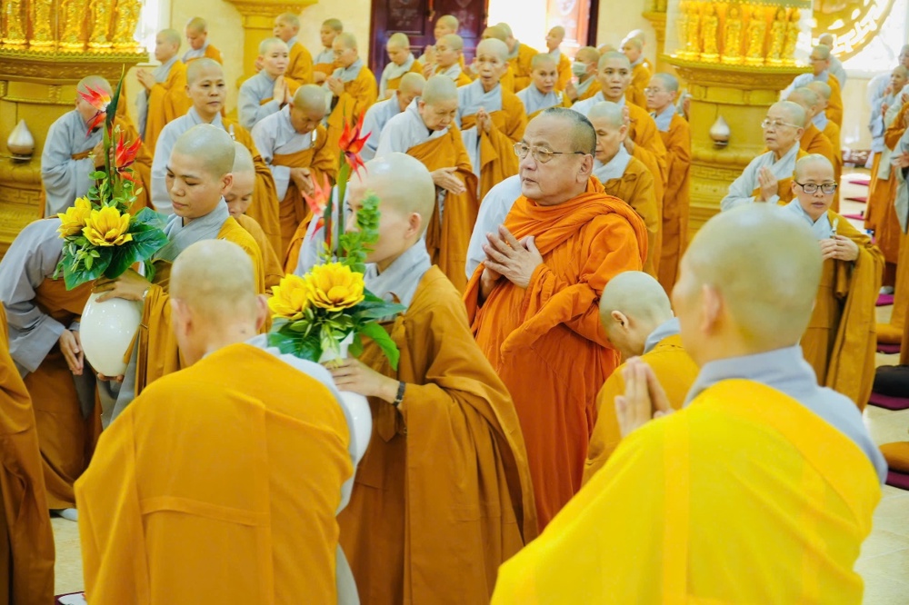 Đồng Nai: Hòa thượng Thích Bửu Chánh thuyết giảng khóa tu Phật thất tại chùa Long Vân