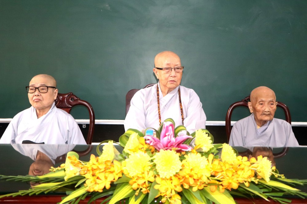 Vĩnh Long : Ni trưởng Thích nữ Như Như quang lâm Trường hạ Ni chùa Bạch Vân - Trao gửi đạo tình, sách tấn chư hành giả Ni ba khu vực nhân mùa An cư PL. 2570