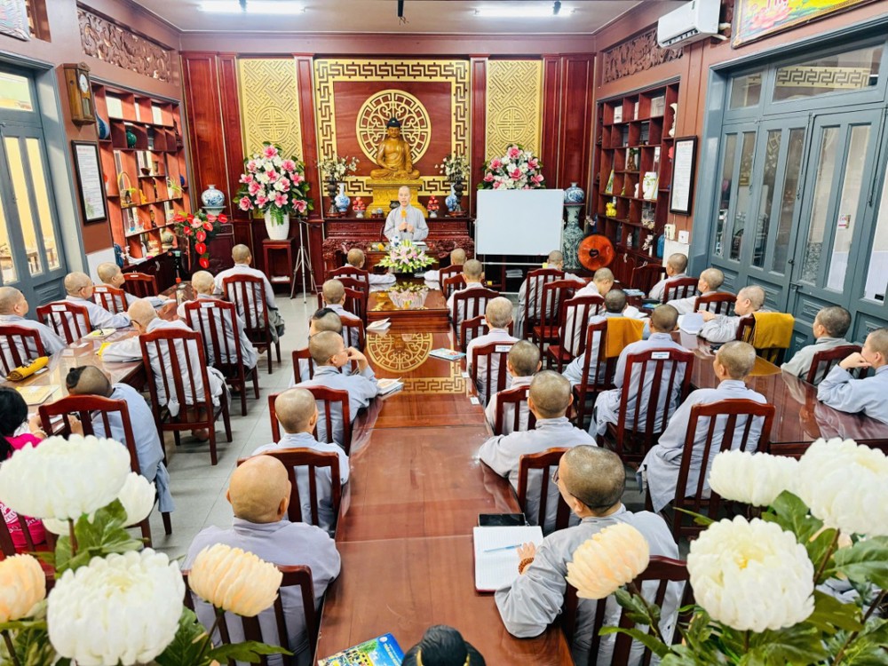 TP. HCM: Sư cô Tiến sĩ Thích Nữ Tuệ Châu giảng về Bảy pháp diệt tránh và tinh thần lục hòa cộng trụ tại Trường hạ Ni chùa Từ Giác