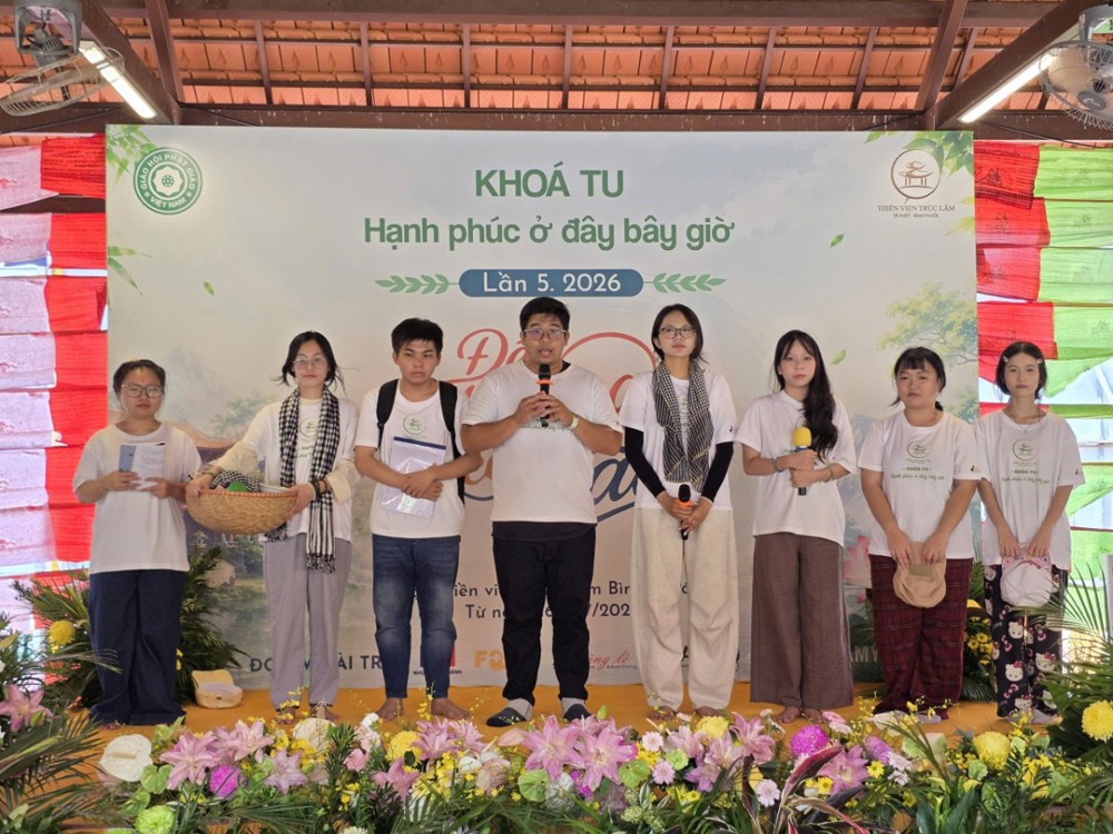Đồng Nai: Khóa tu “Hạnh phúc ở đây bây giờ” lần V: Người trẻ lan tỏa yêu thương qua thời trang tái chế và âm nhạc