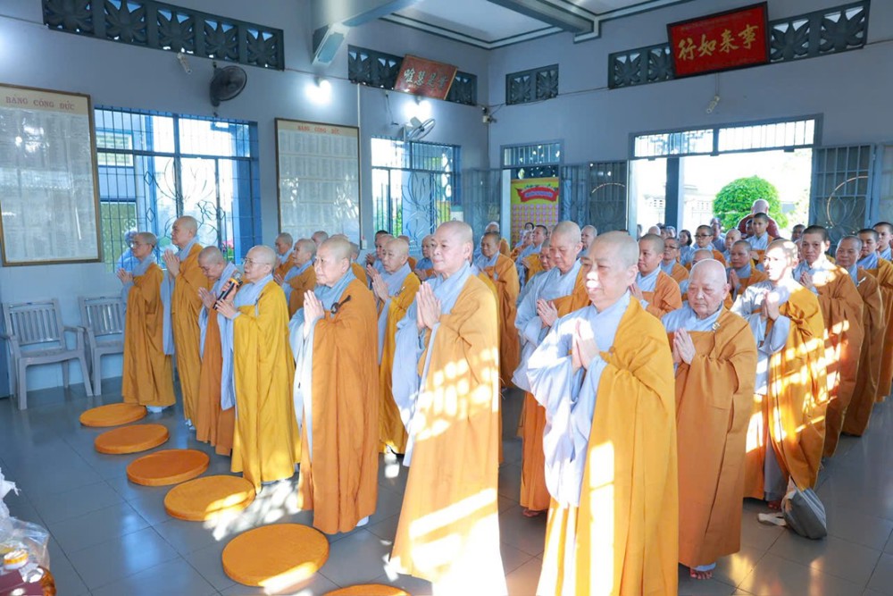 Phân ban Ni giới Trung ương tiếp tục hành trình thăm và cúng dường các trường hạ Ni khu vực miền Tây