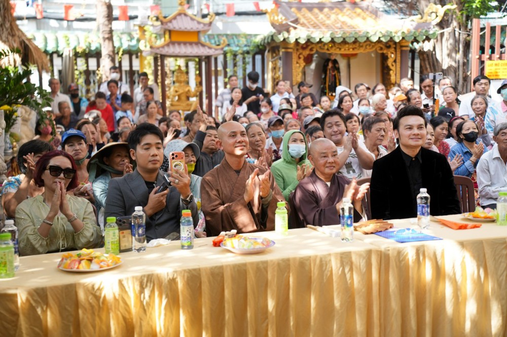 TP.HCM: Chùa Giác Tánh trao 300 phần quà đến người dân có hoàn cảnh khó khăn
